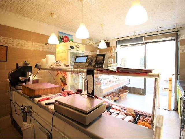 Locale Commerciale in vendita a Cascine di Buti, Buti