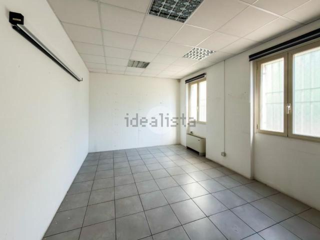 Locale Commerciale in vendita a Azzano Mella, Lombardia