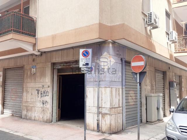 Locale Commerciale in vendita a Puglia, Taranto