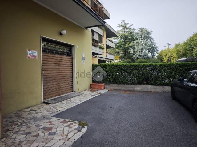 Locale Commerciale in vendita a Zona Ovest, Brescia