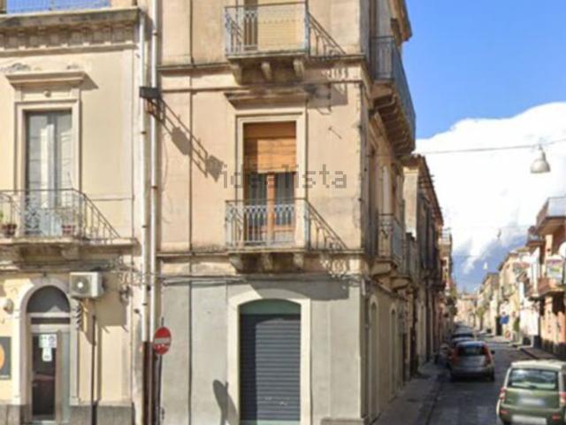 Locale Commerciale in vendita a Acireale, Sicilia