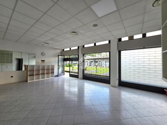 Locale Commerciale in vendita a Boccaleone, Bergamo