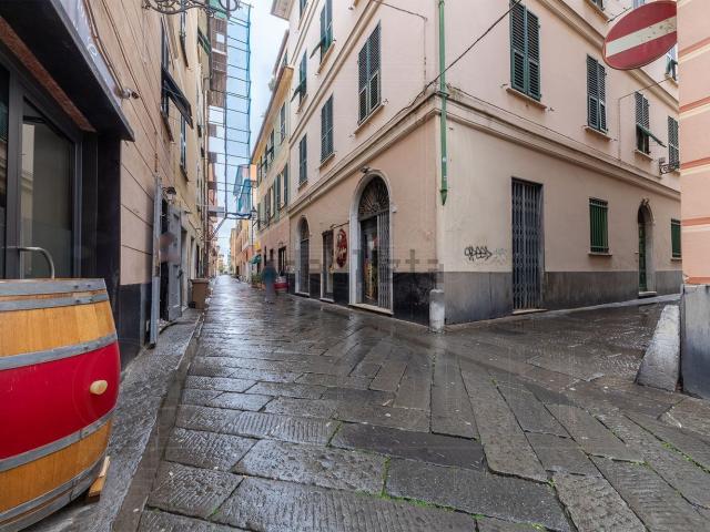 Locale Commerciale in vendita a Sampierdicanne, Chiavari