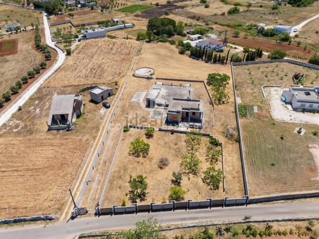 Locale Commerciale in vendita a Puglia, Lecce