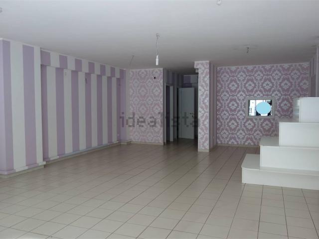 Locale Commerciale in vendita a Puglia, Foggia