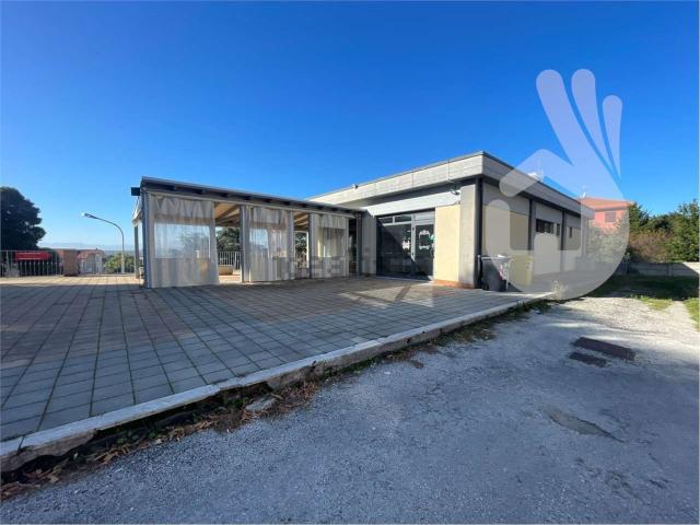 Locale Commerciale in vendita a Marche, Ancona