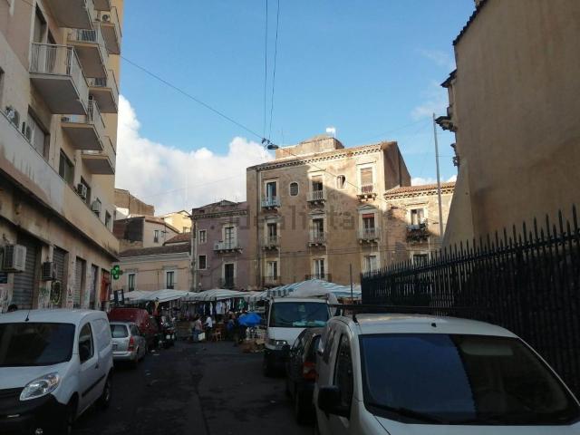 Locale Commerciale in vendita a Centro storico, Catania