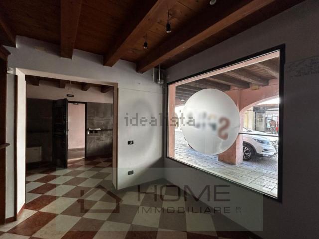 Locale Commerciale in vendita a Montagnana, Veneto