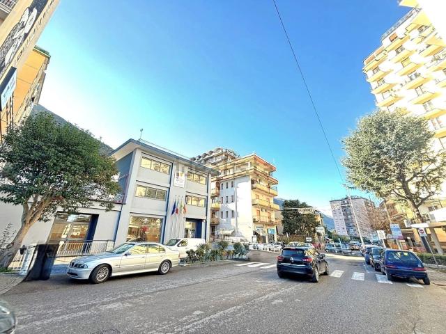 Locale Commerciale in vendita a Gragnano, Campania