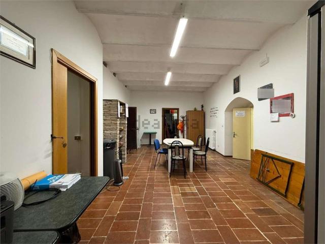 Locale Commerciale in vendita a Cannara, Umbria