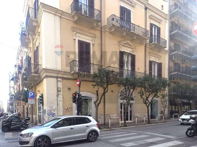 Locale Commerciale in vendita a Municipio 1, Puglia