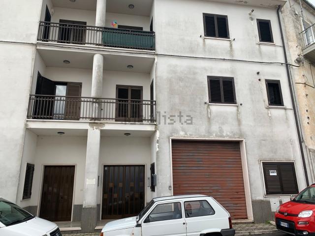 Locale Commerciale in vendita a Cercemaggiore, Molise
