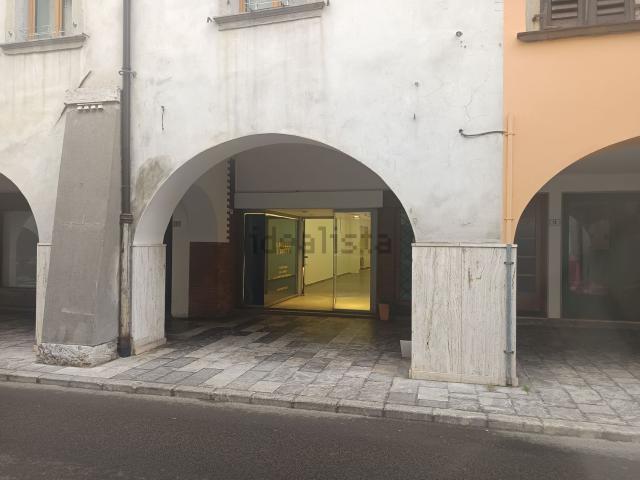Locale Commerciale in vendita a Tolmezzo, Friuli-Venezia Giulia