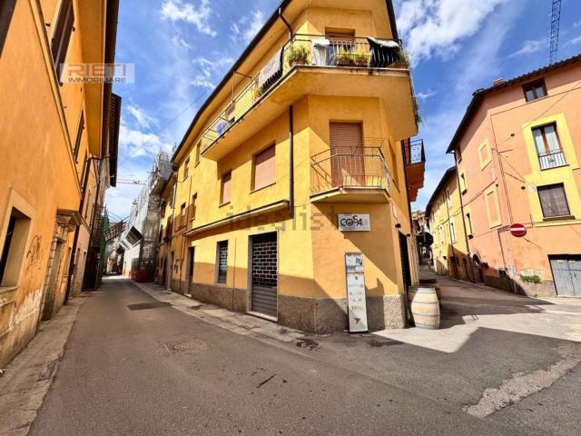Locale Commerciale in vendita a Regina Pacis, Rieti