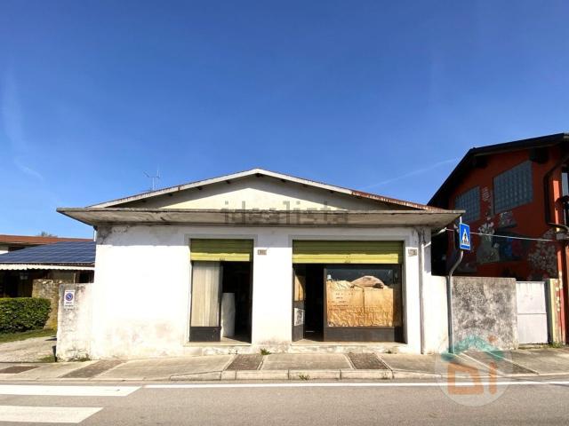Locale Commerciale in vendita a Mossa, Friuli-Venezia Giulia