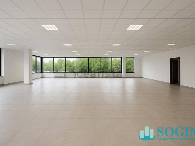 Locale Commerciale in vendita a Carugate, Milano