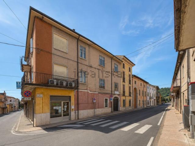 Locale Commerciale in vendita a Monteforte D'alpone, Veneto