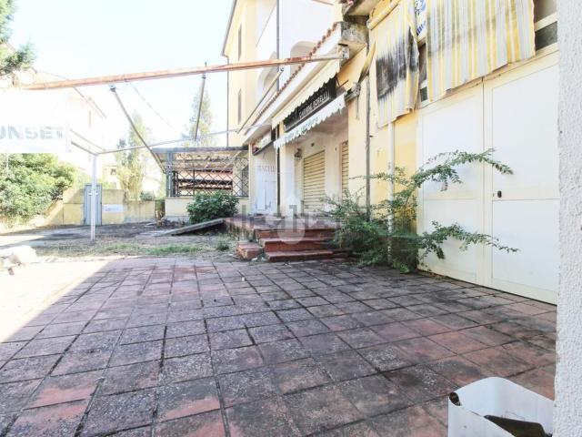 Locale Commerciale in vendita a Calabria, Catanzaro