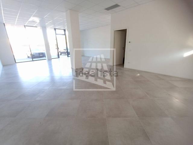 Locale Commerciale in vendita a Colline Matildiche, Re