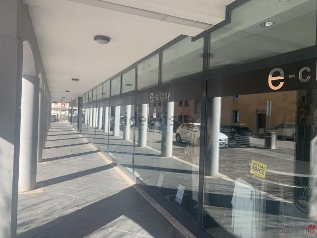 Locale Commerciale in vendita a Ponte nelle Alpi, Ponte Nelle Alpi