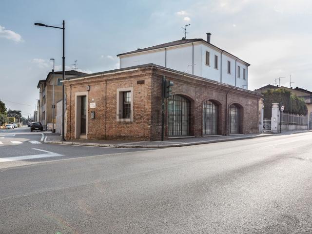 Locale Commerciale in vendita a Legnago, Veneto