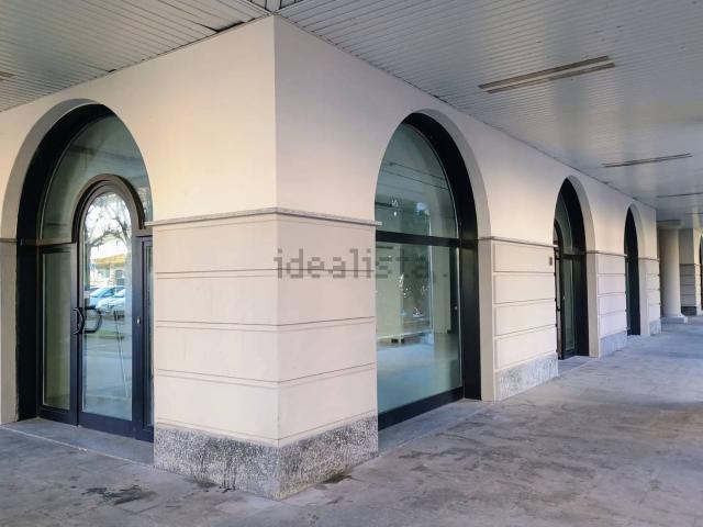 Locale Commerciale in vendita a Malnate, Lombardia