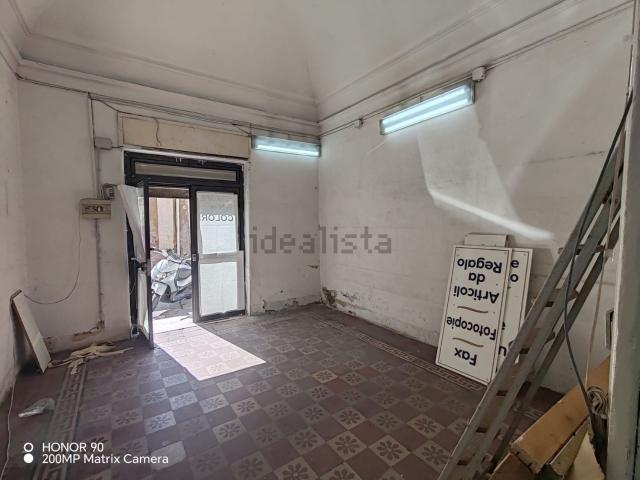 Locale Commerciale in vendita a Picanello-Ognina-Barriera-Canalicchio, Catania
