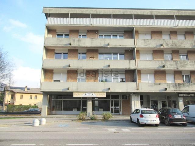 Locale Commerciale in vendita a Tolmezzo, Friuli-Venezia Giulia