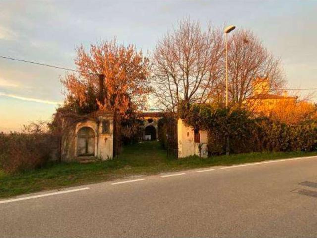 Locale Commerciale in vendita a Carrara San Giorgio, Veneto