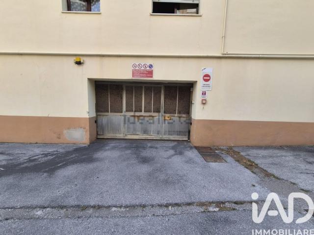 Locale Commerciale in vendita a Marche, Ancona
