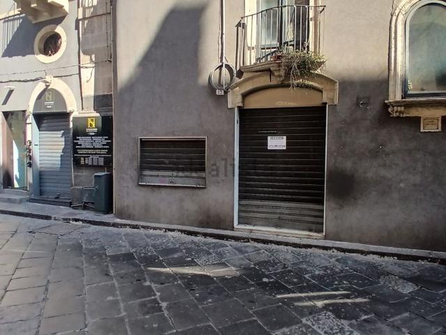 Locale Commerciale in vendita a Centro storico, Catania