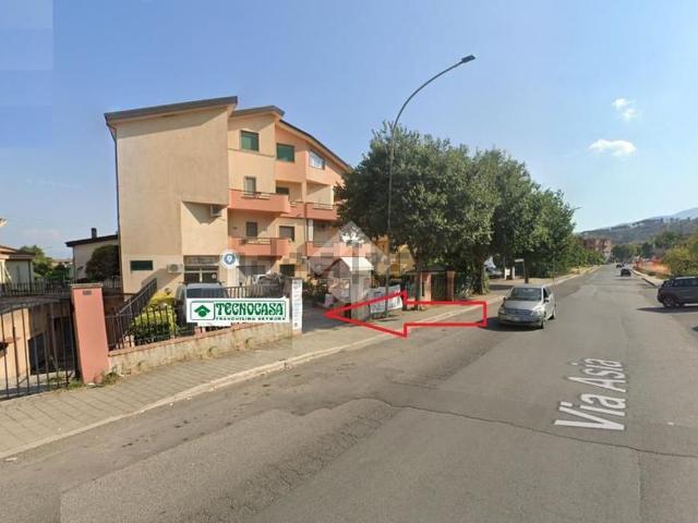 Locale Commerciale in vendita a Calabria, Cosenza