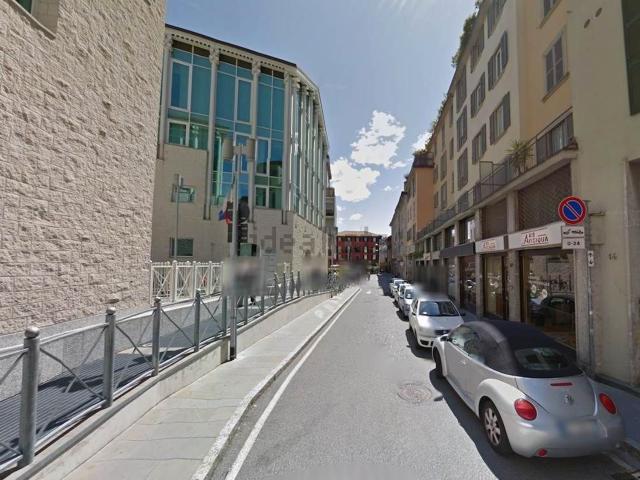 Locale Commerciale in vendita a Città Alta, Bergamo