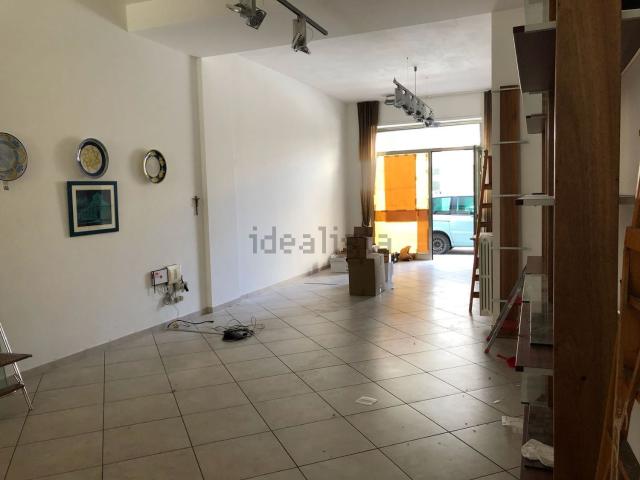 Locale Commerciale in vendita a Puglia, Lecce