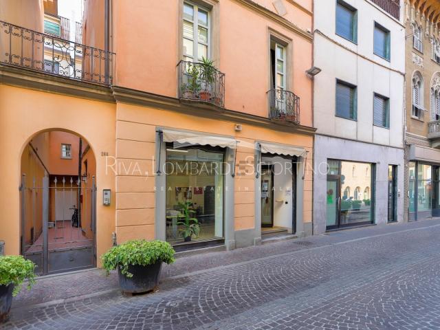 Locale Commerciale in vendita a Piemonte, Alessandria