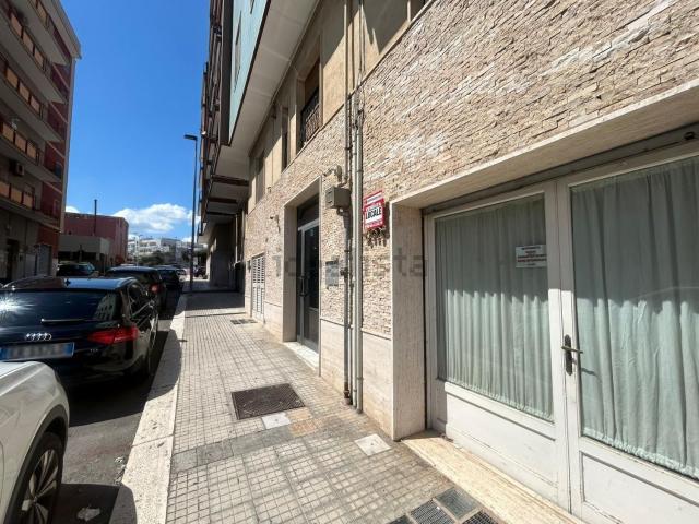 Locale Commerciale in vendita a Puglia, Bari