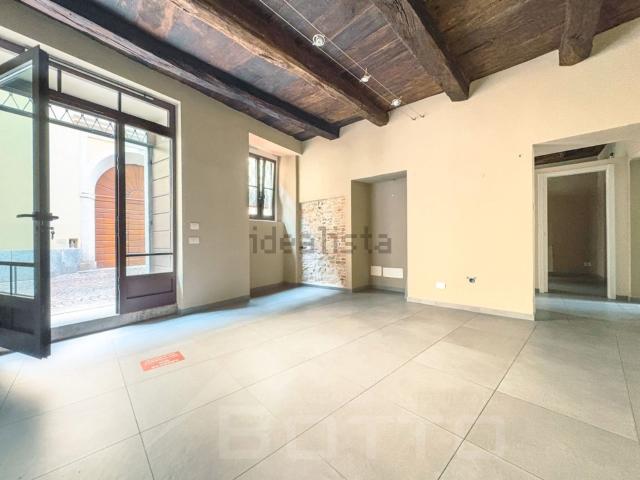 Locale Commerciale in vendita a Piemonte, Novara