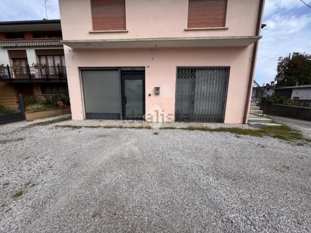 Locale Commerciale in vendita a Colbertaldo, Vidor