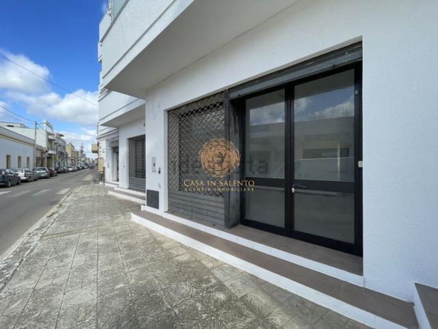 Locale Commerciale in vendita a Puglia, Lecce