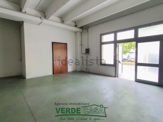 Locale Commerciale in vendita a Fonte, Asolo