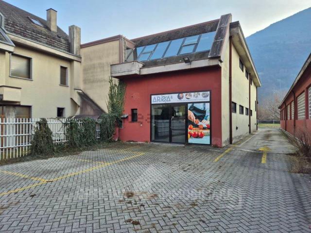 Locale Commerciale in vendita a Morbegno, Lombardia
