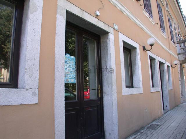 Locale Commerciale in vendita a Piazzutta / Placuta, Gorizia