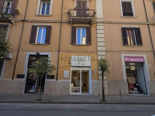 Locale Commerciale in vendita a Calabria, Cosenza