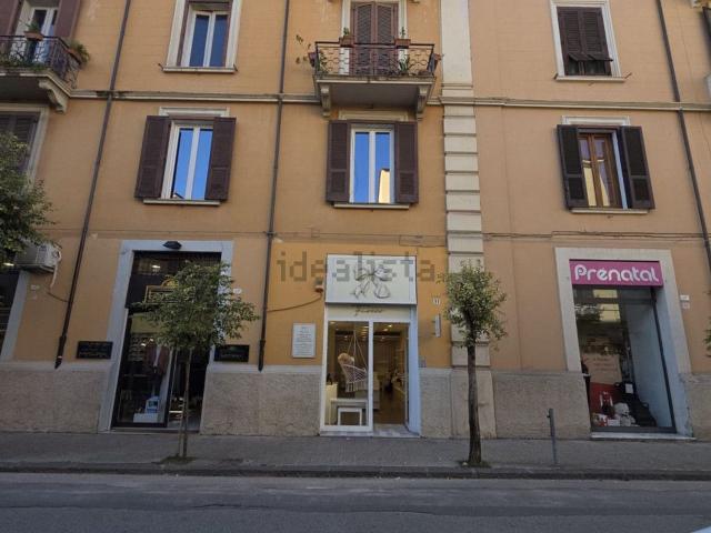 Locale Commerciale in vendita a Calabria, Cosenza