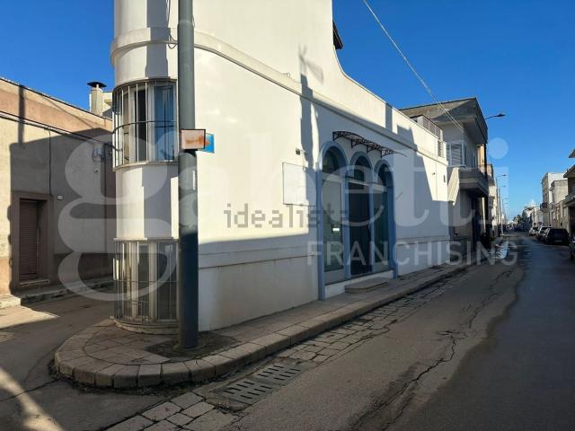 Locale Commerciale in vendita a Puglia, Lecce