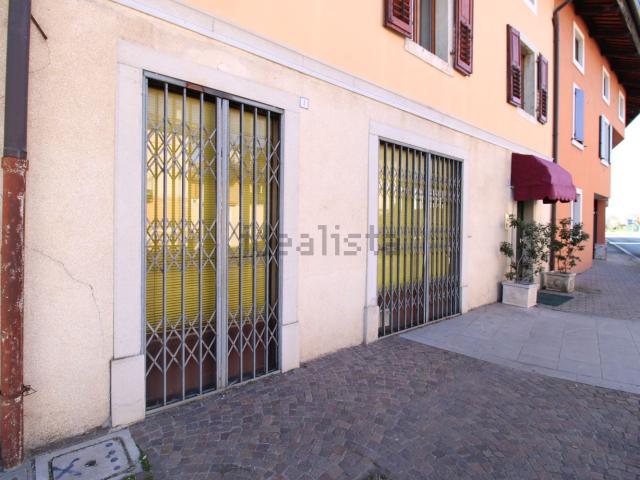 Locale Commerciale in vendita a Mereto di Capitolo / Merêt di Cjapitul, Santa Maria la Longa / Sante Marie la Lungje