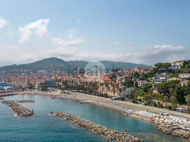 Locale Commerciale in vendita a Imperia, Liguria