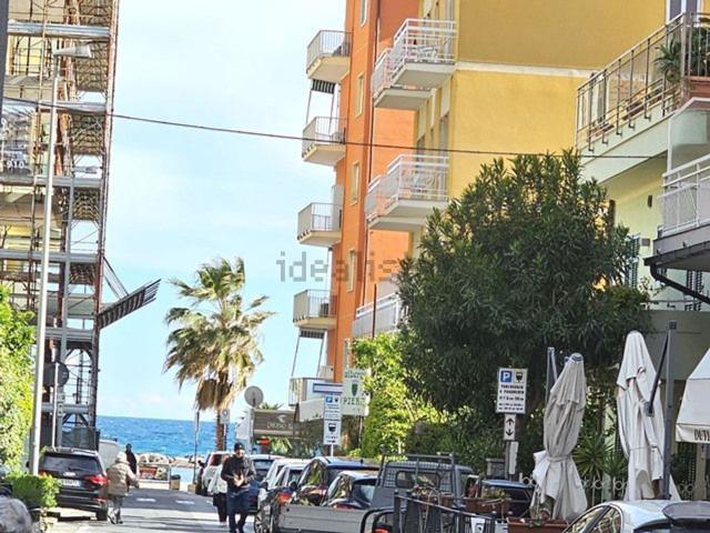 Locale Commerciale in vendita a San Bartolomeo Al Mare, Liguria