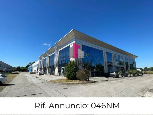 Locale Commerciale in vendita a Pianiga, Veneto