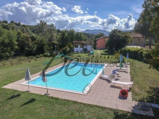 Locale Commerciale in vendita a Unione Comuni Garfagnana, Castiglione Di Garfagnana